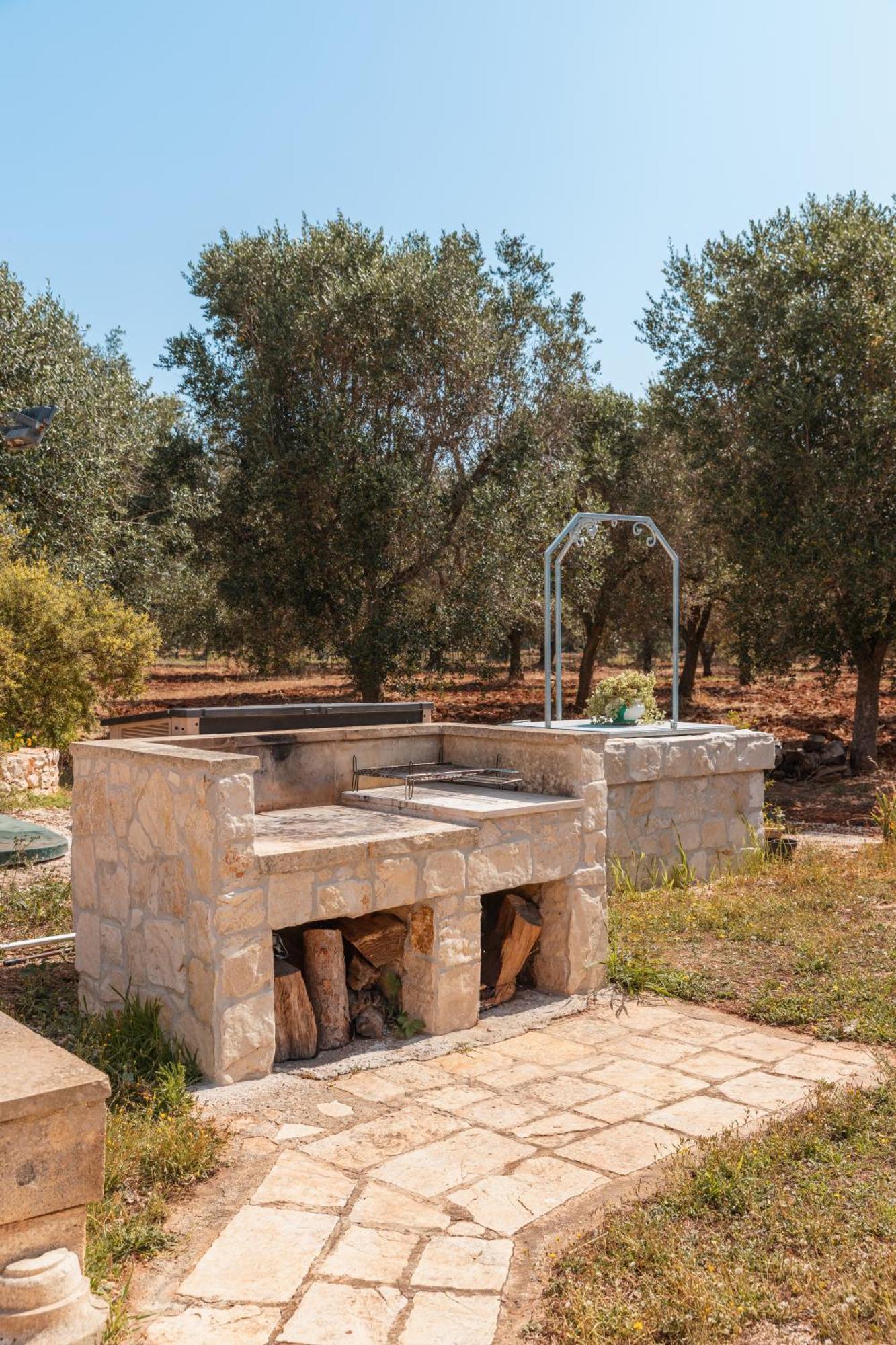 Trullo Tarantini Con Piscina Privata Latiano Exterior foto