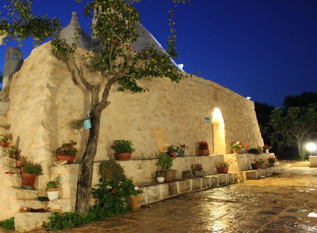 Trullo Tarantini Con Piscina Privata Latiano Quarto foto